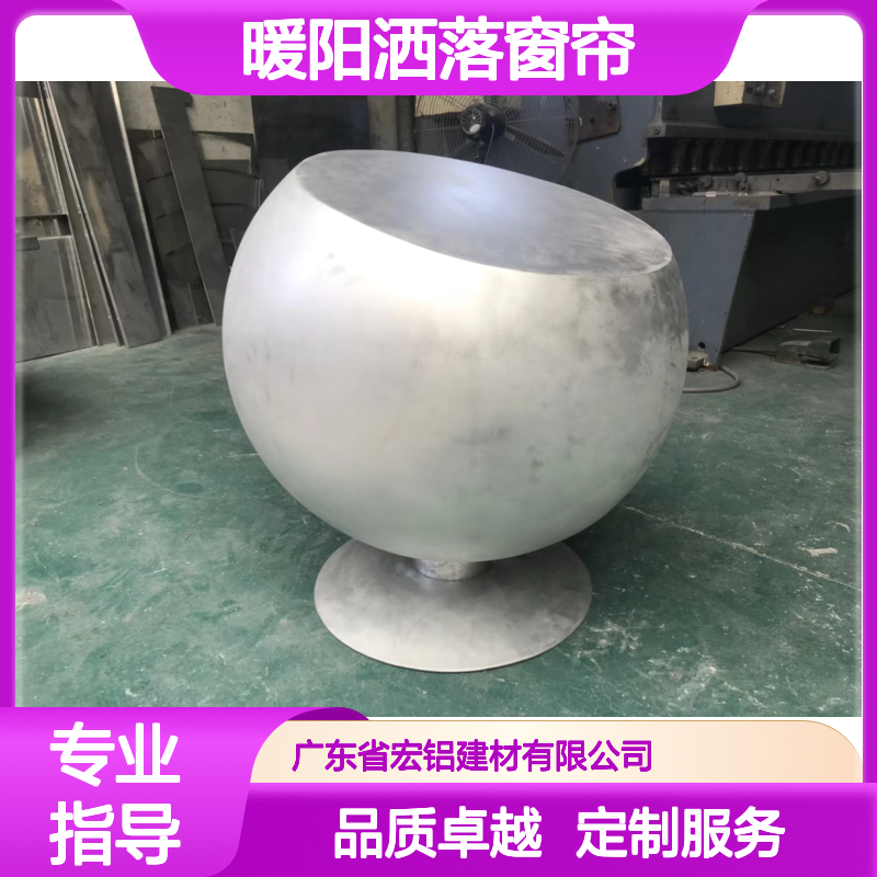 咖啡色室内静谧午后时光，暖阳洒落窗帘缝隙 加工定制 是