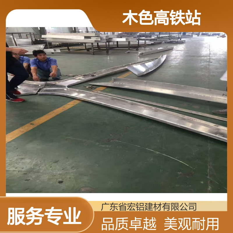 木色高铁站：绿意盎然中的现代交通枢纽 表面涂层 氟碳漆
