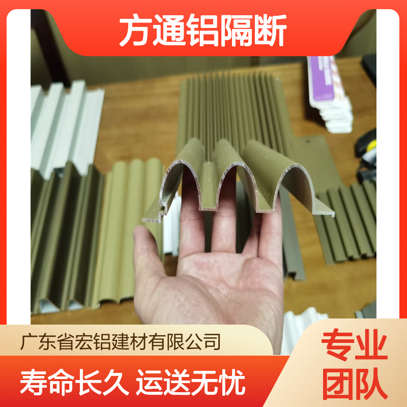 红色生态木铝板方通铝隔断 地铁高铁站商场专用 粉末喷涂木纹可选