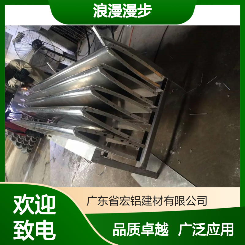 本市内复古街区：时光倒流的浪漫漫步 厚度公差 120um