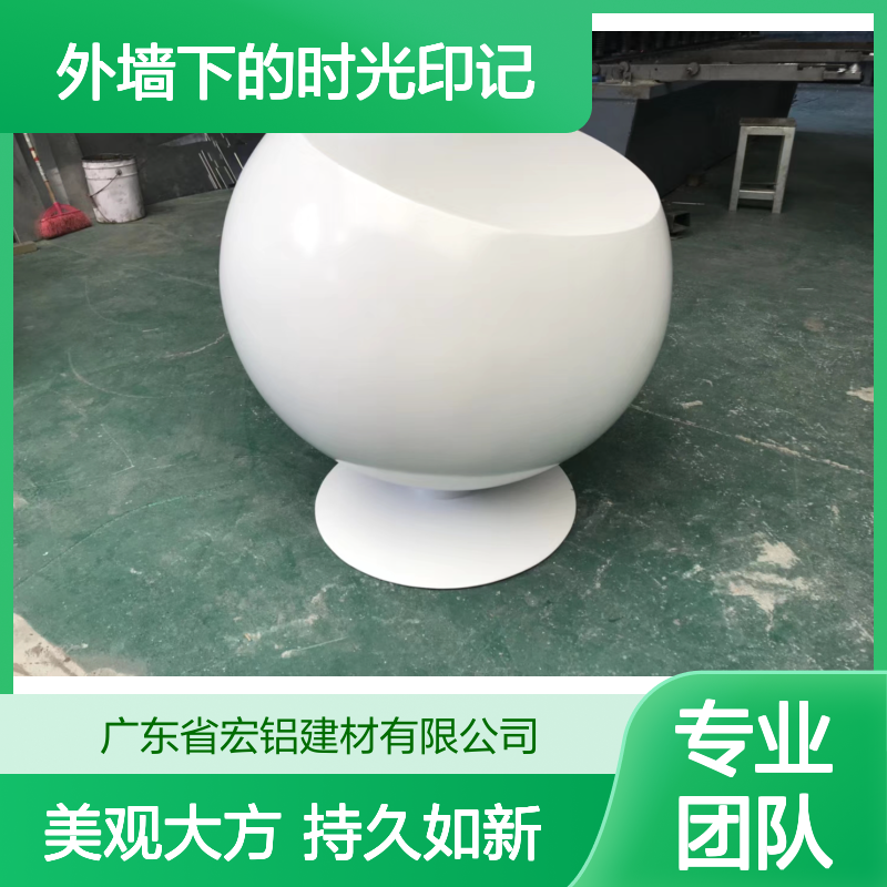 浅咖大楼外墙下的时光印记与现代都市的静谧融合 加工定制 是