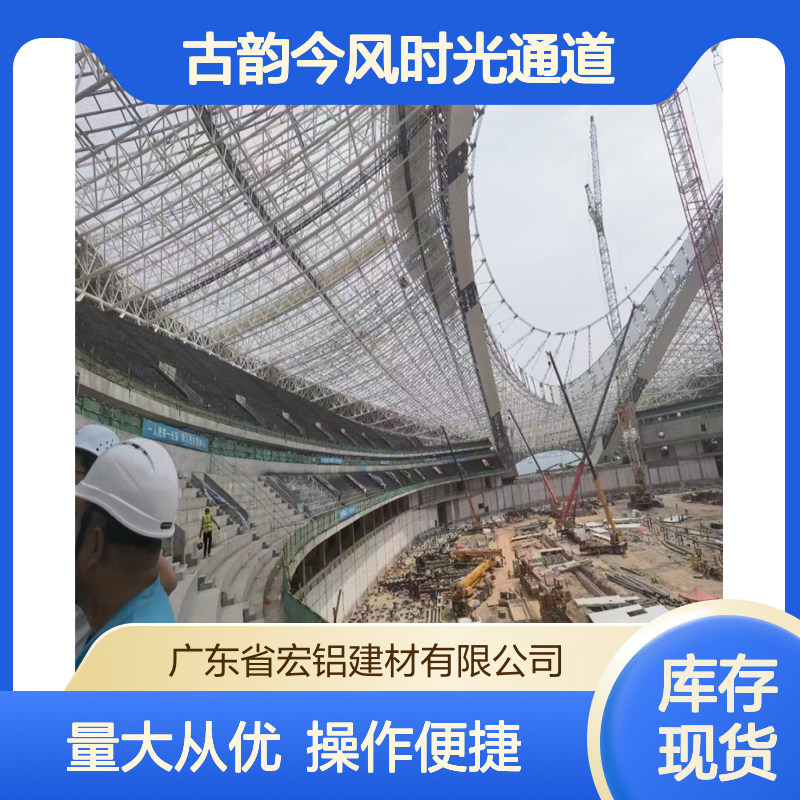 木色电梯古韵今风时光通道 铝合金基材木纹涂层幕墙 现代自然美