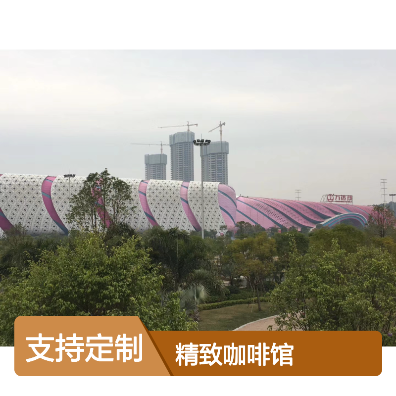 香槟色店面中，流光溢彩下的精致咖啡馆 加工定制 是