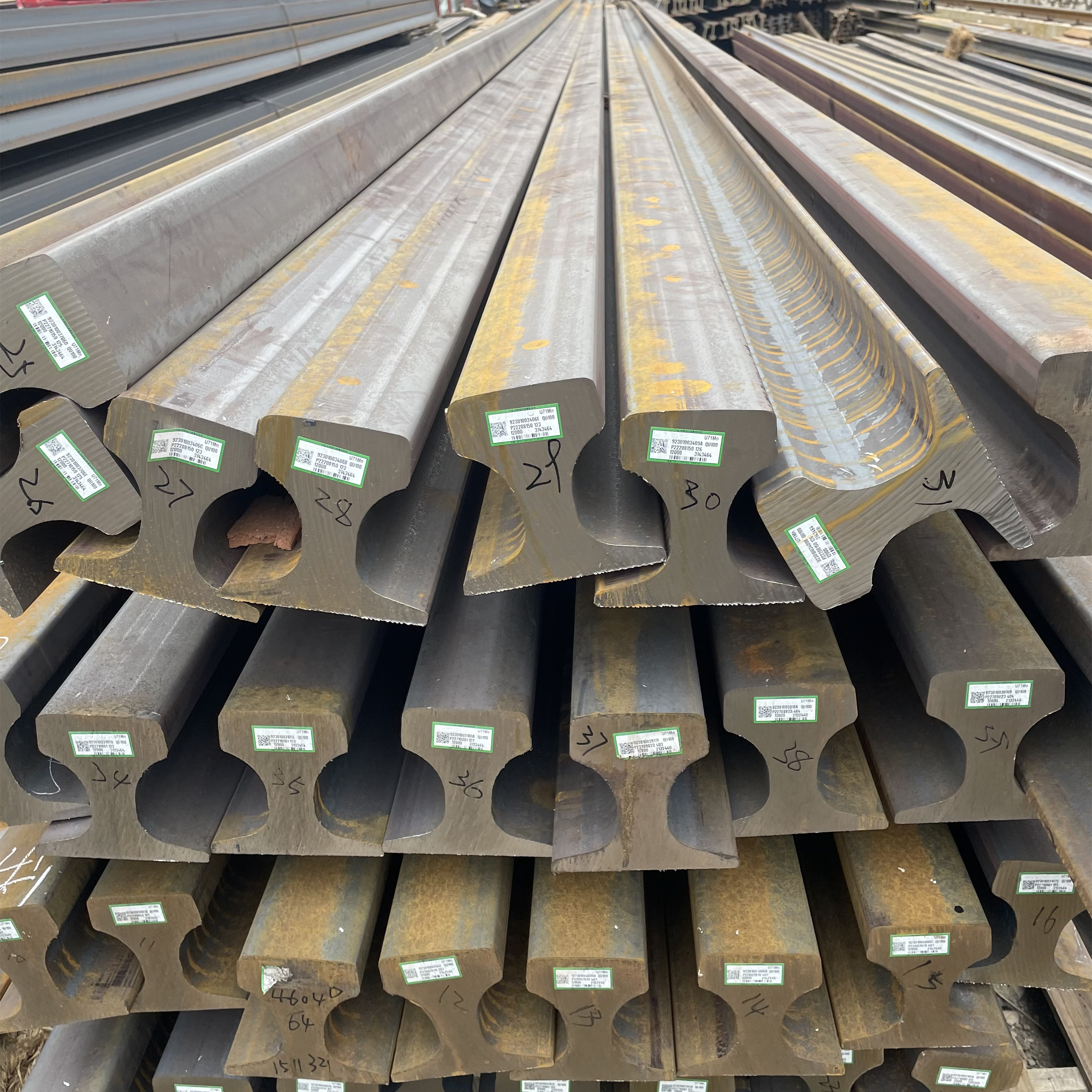 QU70 crane rail QU80 track 100kg 120kg lifting rail material U71Mn, spot coated steel in China