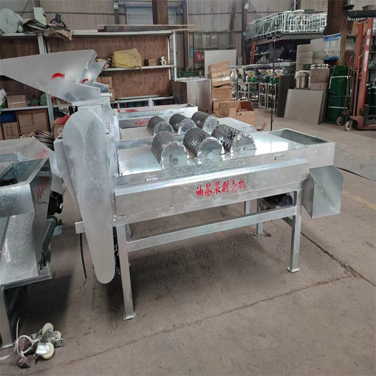 Multifunctional Camellia oleifera seed shelling machine Fully automatic chestnut peanut peeler Small green fruit shelling equipment