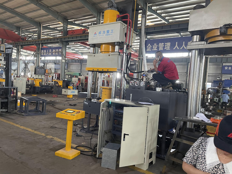 Weili Heavy Industry Automotive Parts Forging and Forming Hydraulic Press, 315 Ton Small Automatic CNC Hydraulic Press