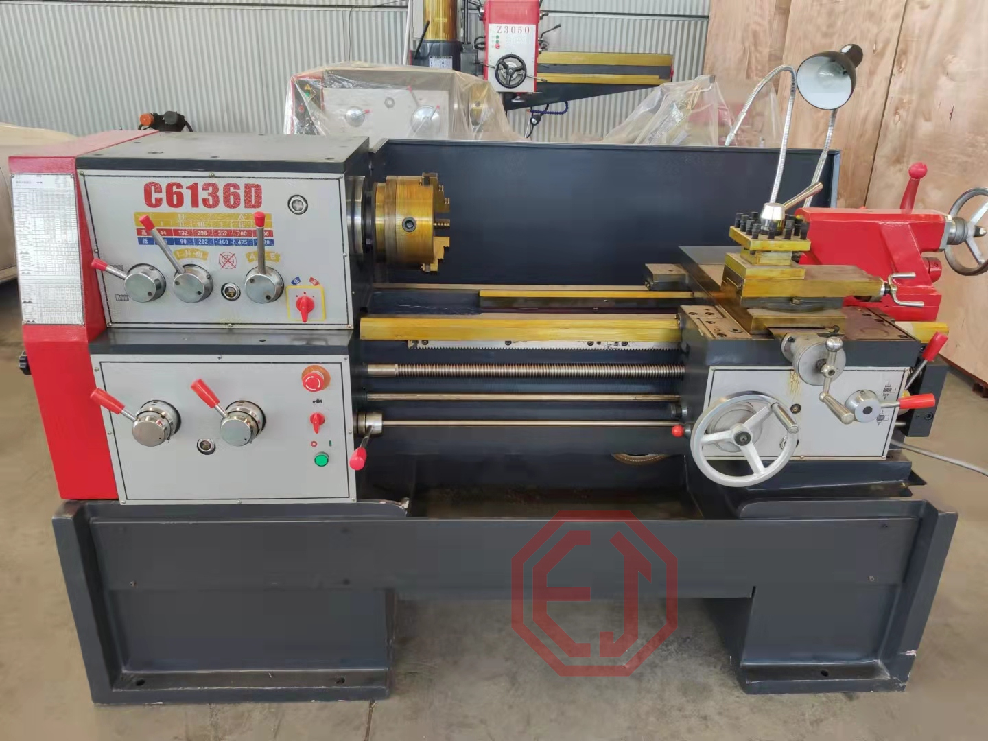 C6136 ordinary lathe bed with strong rigidity, compact and economically applicable two machine tool