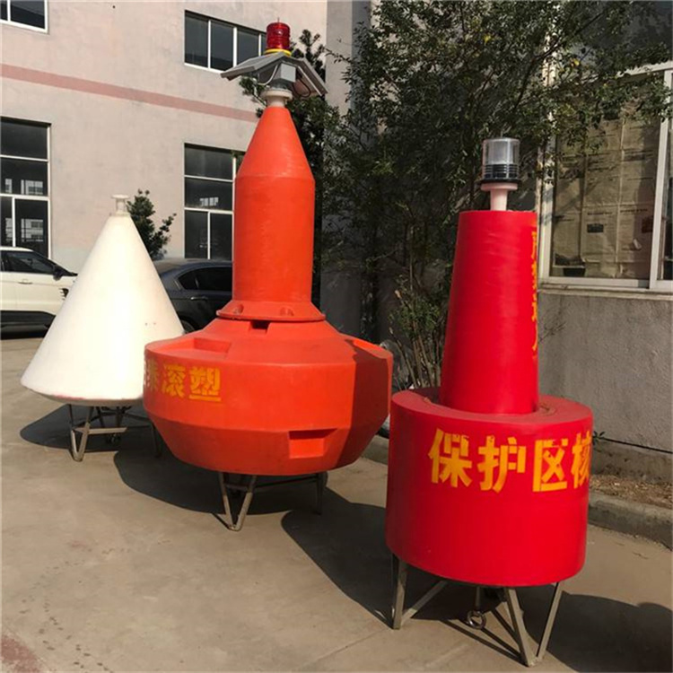 The supply of warning buoys for ferry terminals and waterways, as well as the yellow and eye-catching plastic navigation buoys, can be customized