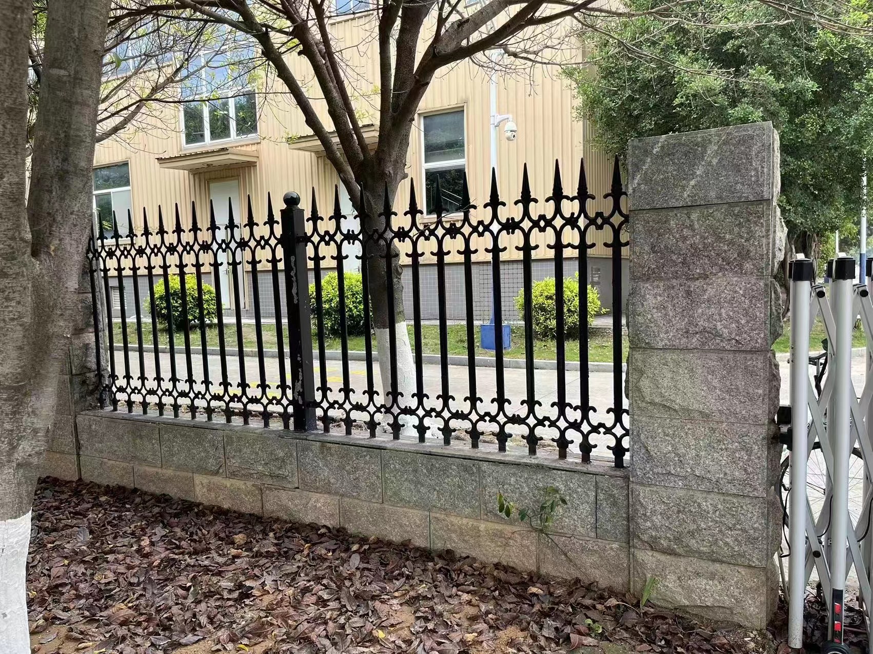 Shi Teng Qiu Mo Ma Steel Cast Iron Guardrail Villa Gate Fence Iron Art Fence Cast Iron Courtyard Wall Plating Fence