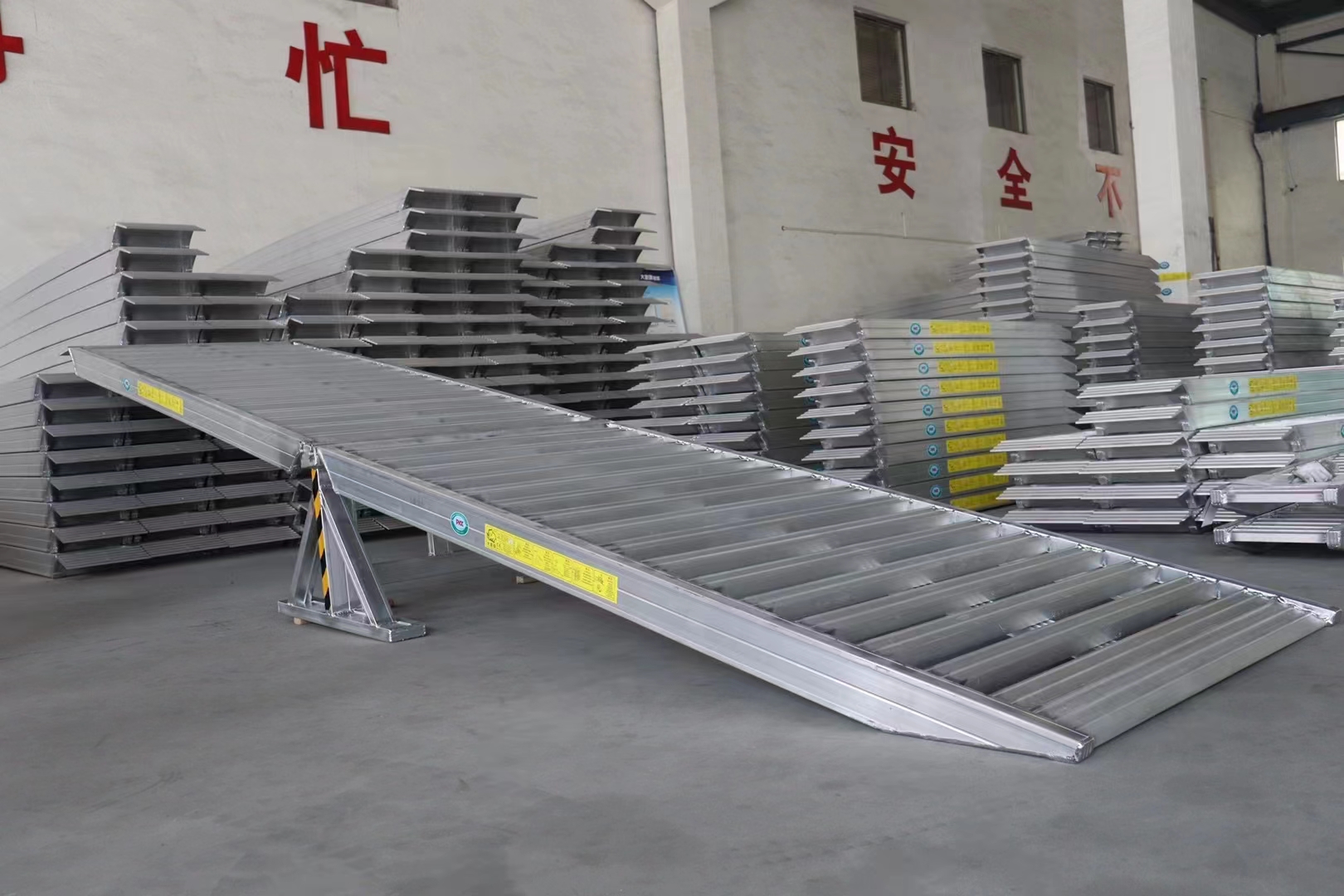 Elephant aluminum alloy boarding ladder, Yangma harvester climbing ladder, shipped from Northeast China