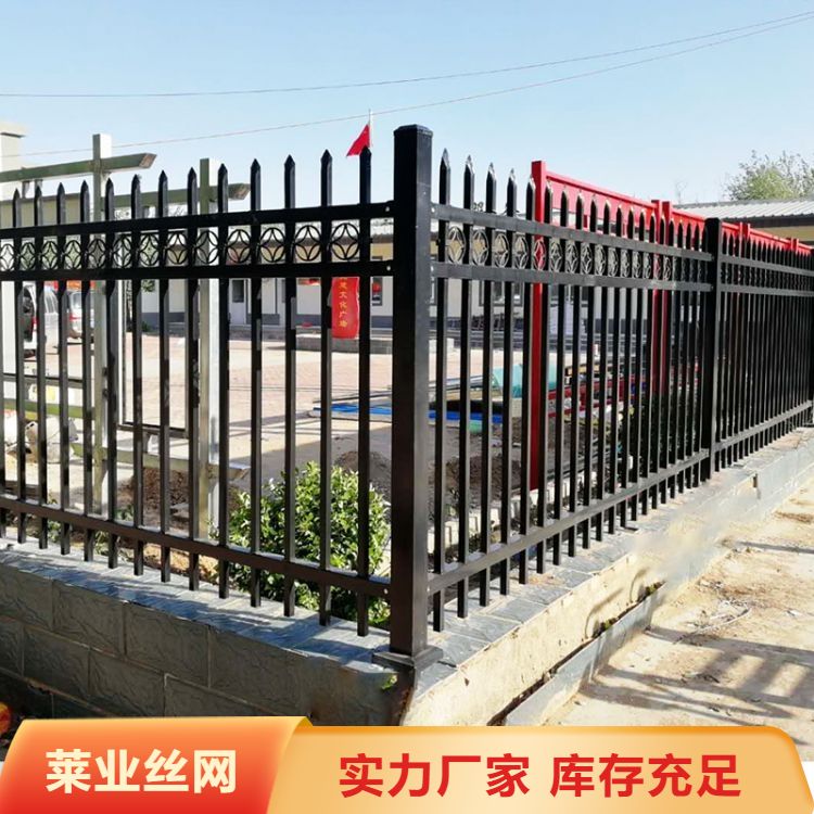 厂家定制 热镀锌 市政道路 铁艺栏杆 锌钢栅栏 大门 样式新颖