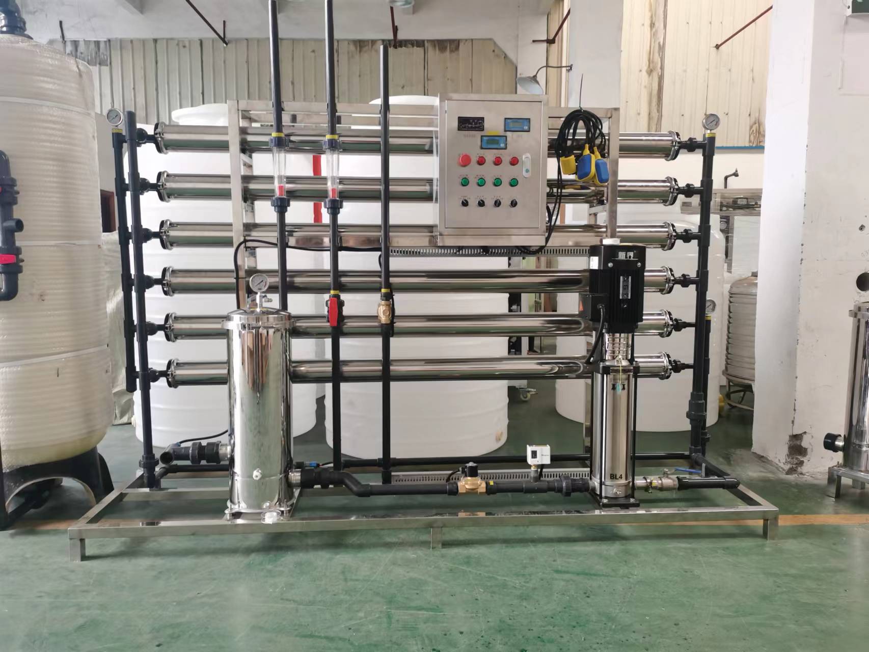 Fully automatic RO pure water treatment equipment 1-100T industrial pure water equipment reverse osmosis water purification equipment desalination device