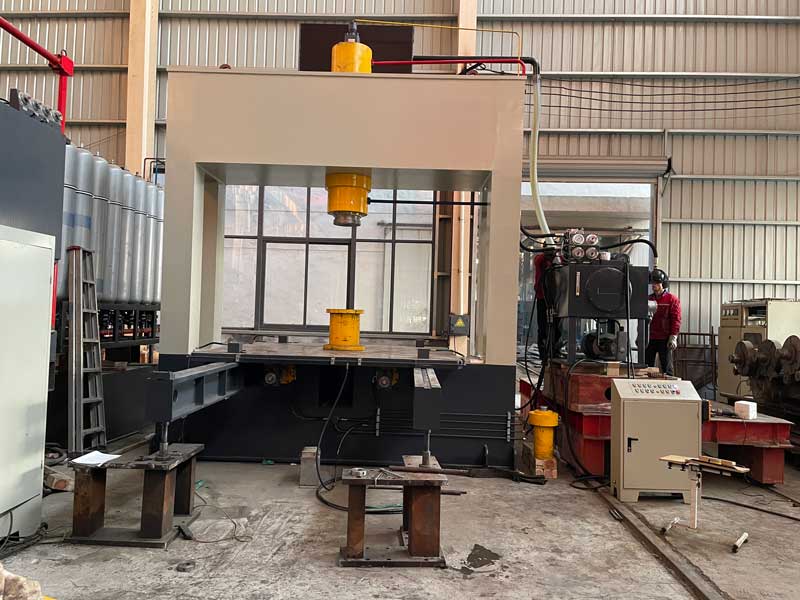 Weili Heavy Industry 315 ton reaction kettle head punching forming hydraulic press, special gantry hydraulic press