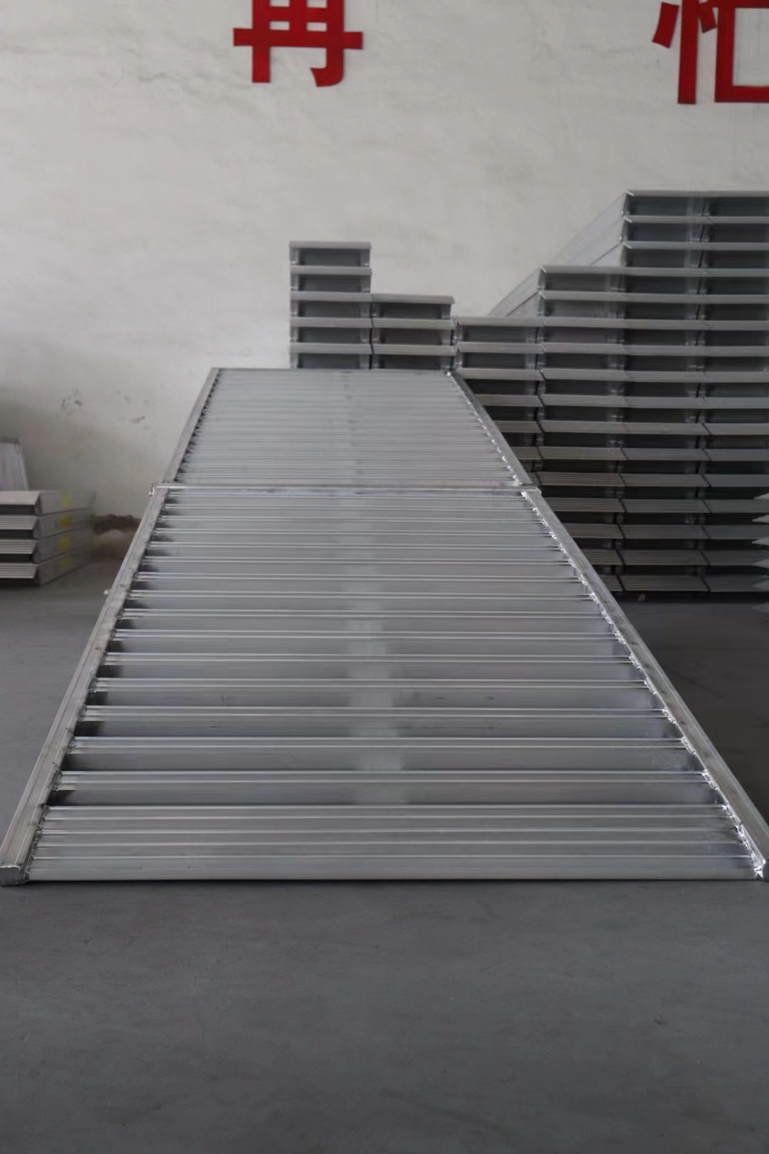 Elephant aluminum alloy boarding ladder, Yangma harvester climbing ladder, shipped from Northeast China