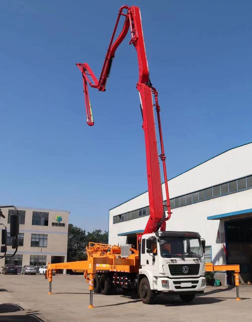 Weishi pump truck with mixer, 33 meters, single bridge, 4 meters, and 6 meters, with a narrow wheelbase for concrete mixing and pumping in a small site