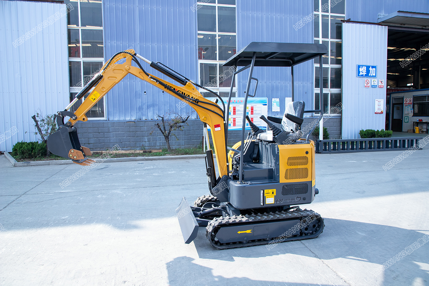 Hydraulic pilot operated excavator with easy 360 ° rotation and 1.5T body weight that can make money