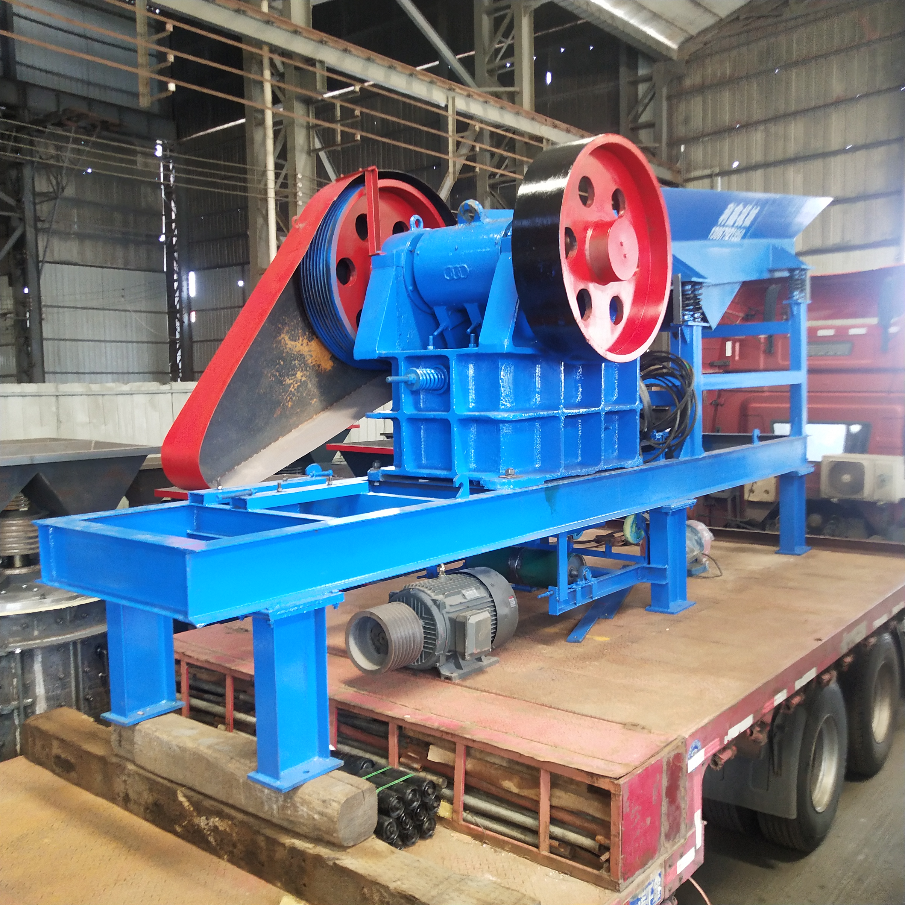 Xinhong Small Mobile 200/300 Jaw Crusher Construction Waste Crushing Equipment