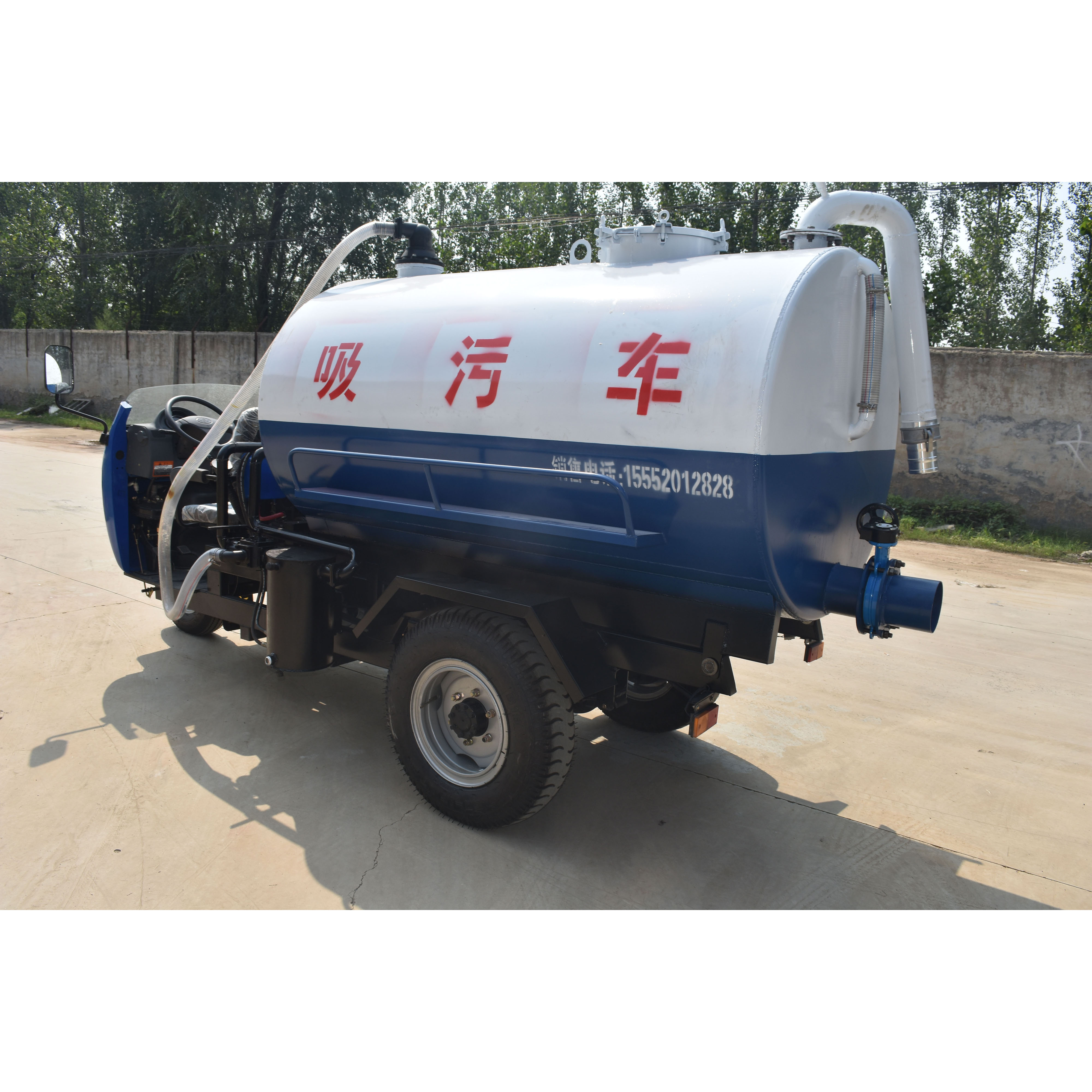 Diesel powered three wheeled suction truck for cleaning toilets in aquaculture farms Renovation of small suction trucks for self suction and self discharge of feces