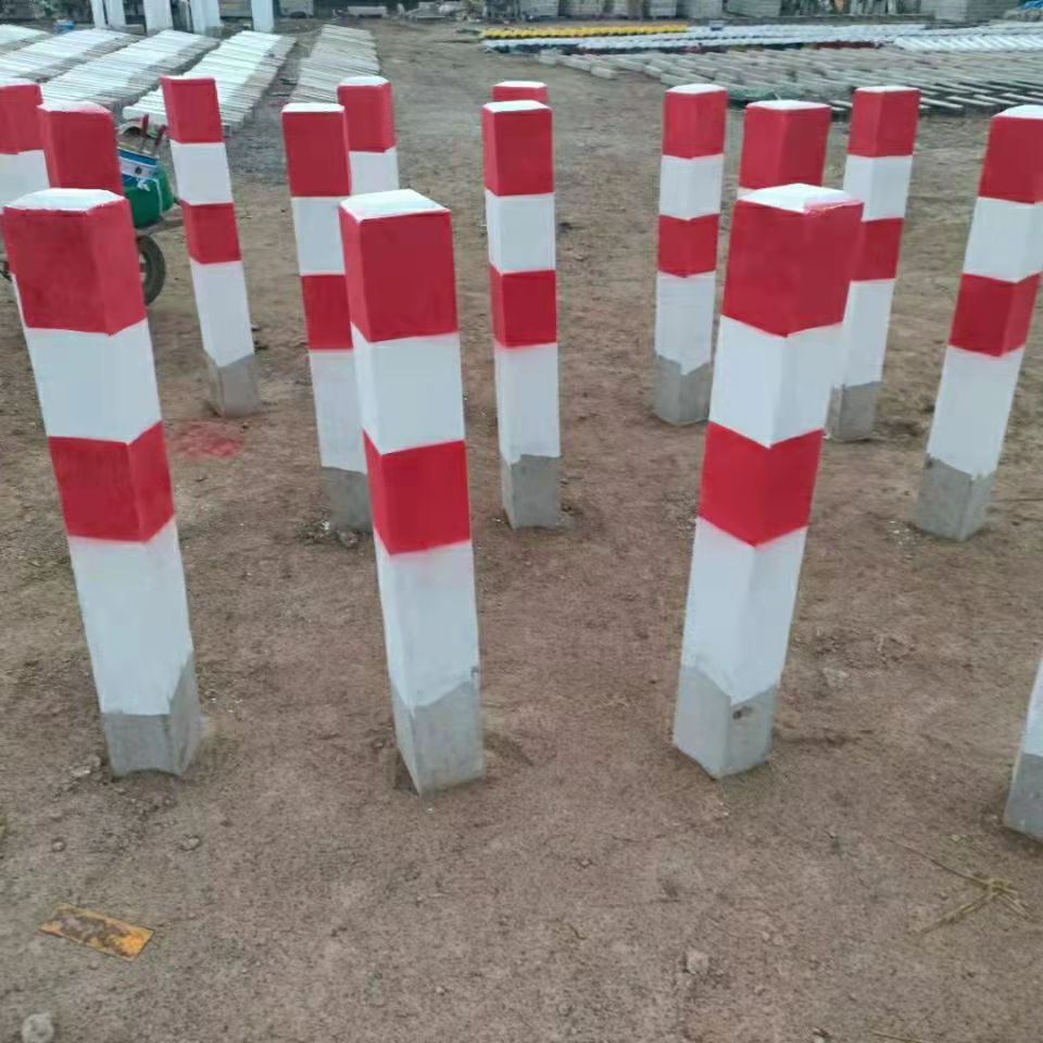 Gas pipeline cement marker pile milestone, 100 meter digital pile warning pile, red and white road crossing pile