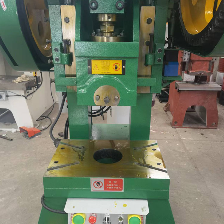 The manufacturer provides JB23-63T punching machine, open type tilting flywheel punching deep throat press, anti-theft