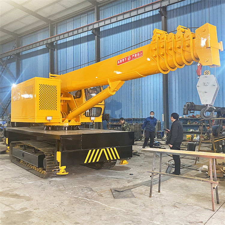 Construction site dedicated crawler crane with four hydraulic support legs, steel crawler hook machine, chassis modification crane