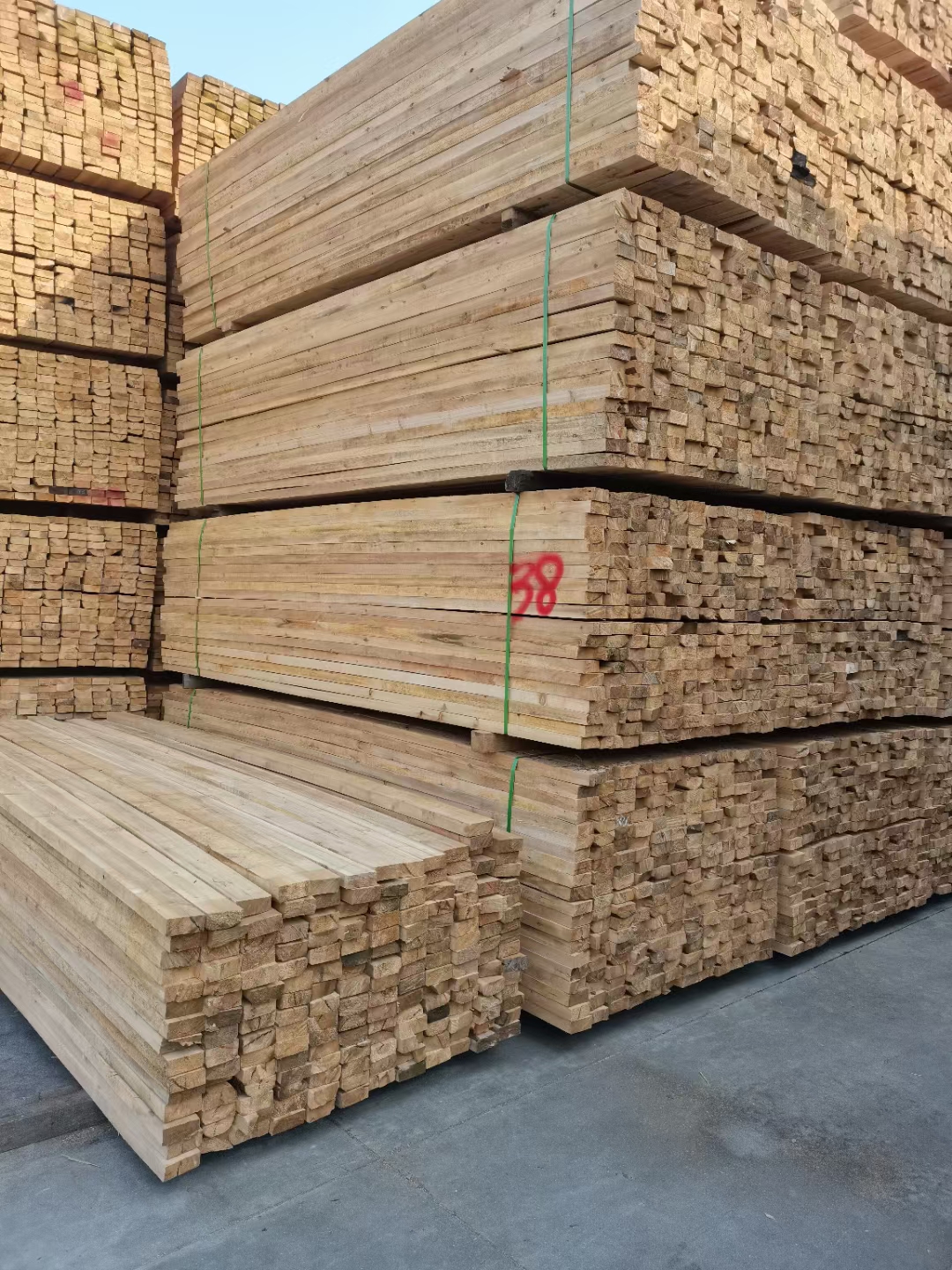 Building materials: 30 * 80 * 3 meters of white pine wood, various specifications, manufacturers directly send wholesale and retail telegrams