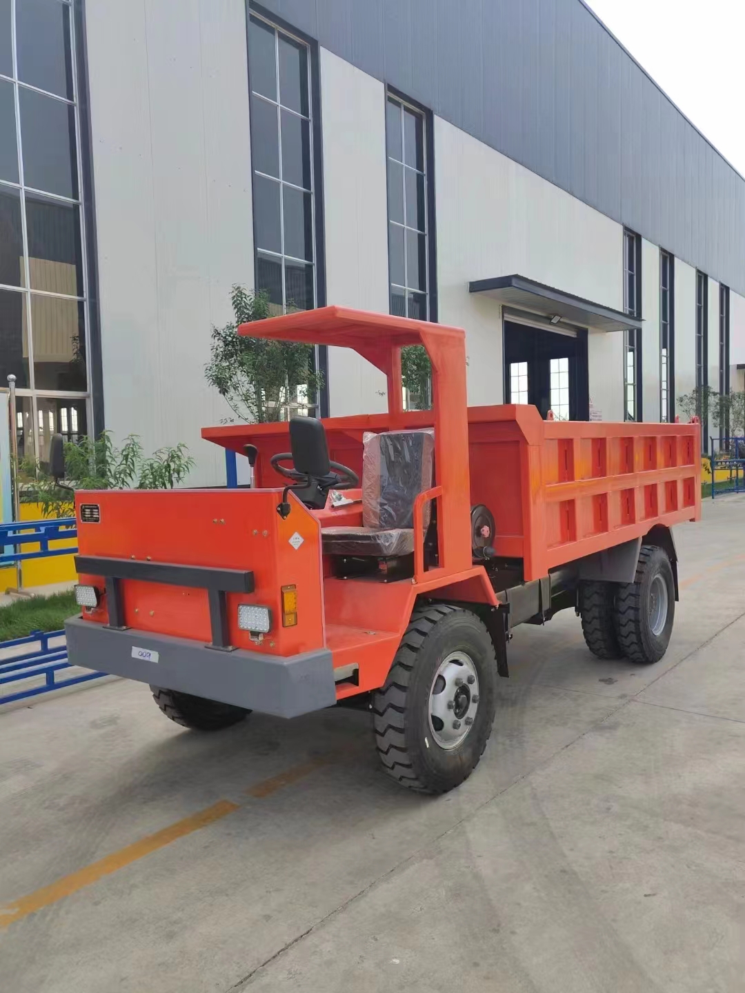 Agricultural rubber track dump truck chassis dump transport vehicle track four different vehicles