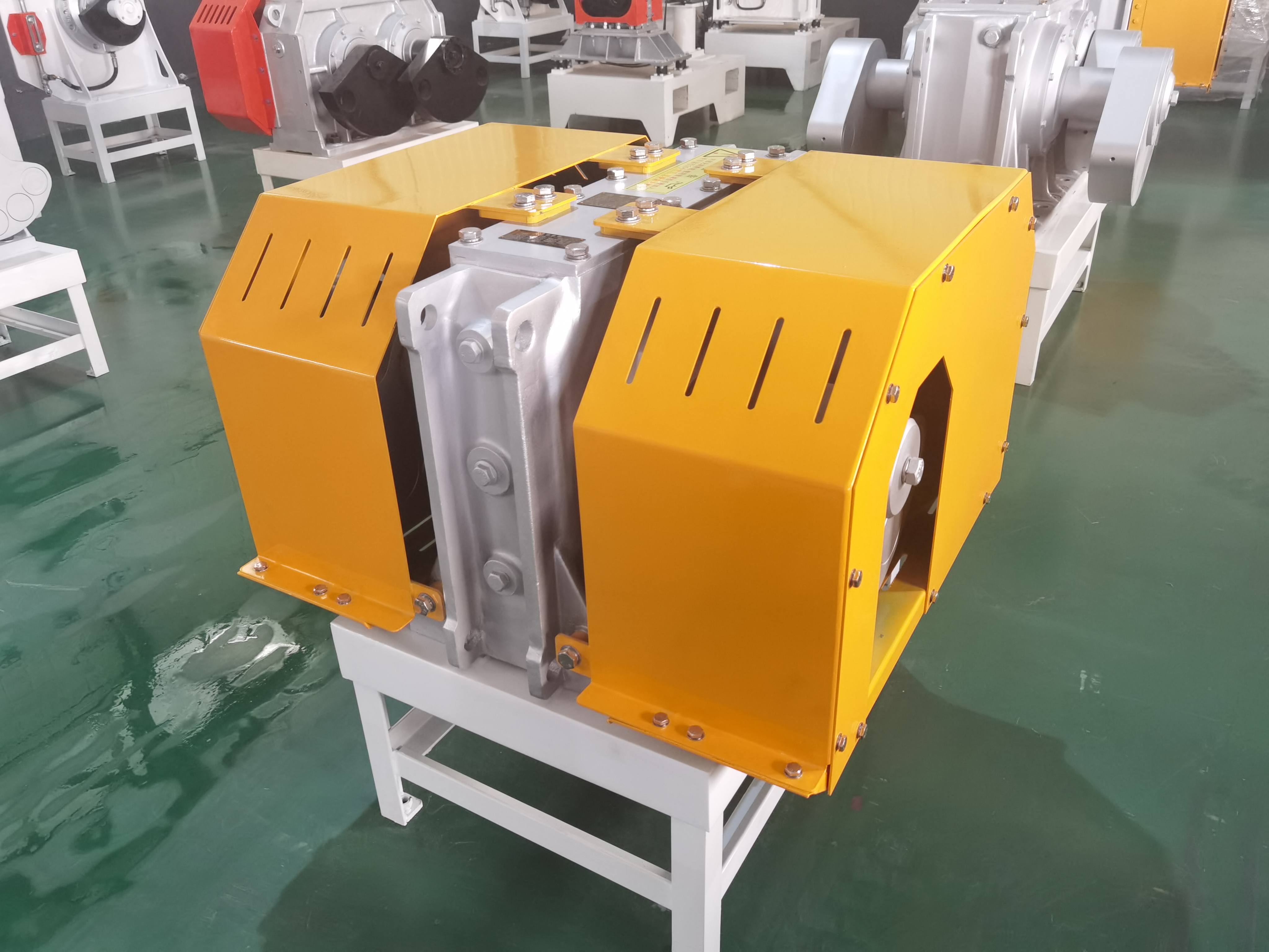 Box type vibrating screen, thin oil exciter, dehydration, linear screen, mining screen, flange type, dry embedded vibration source for mining