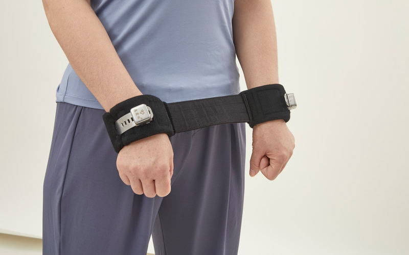 Nursing plug-in magnetic control dual hand restraint belt K-002, supplied by comfortable nursing manufacturer