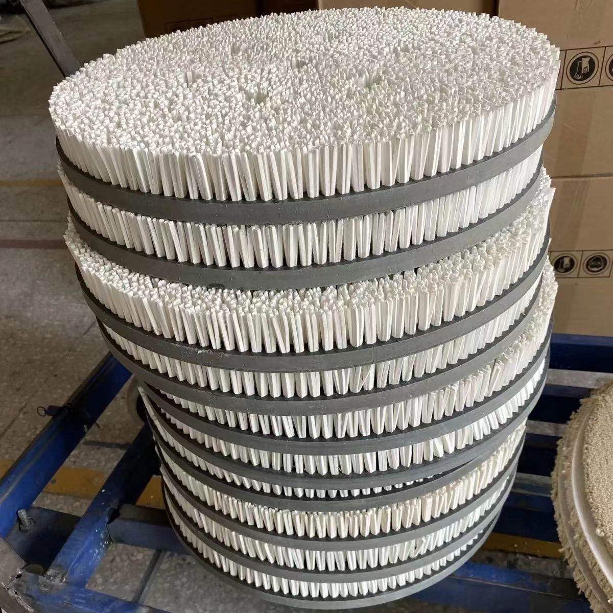 The manufacturer provides sisal disc brushes for industrial machinery cleaning and cleaning, disc brushes for mirror polishing and polishing, and disc brushes with complete models that support customization