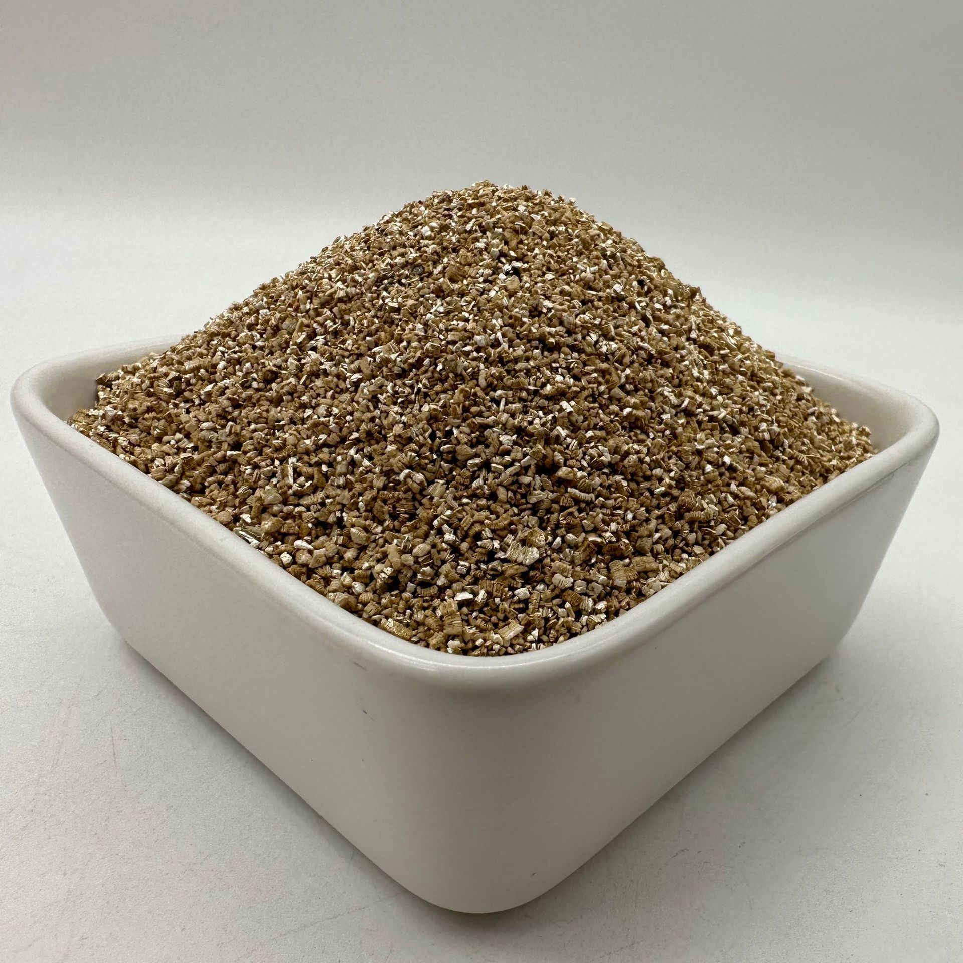 Wholesale of vermiculite, stone, turtle, and snake hatching plants by manufacturers, soil mixing, fire prevention, insulation, building insulation, horticultural seedling cultivation and cutting