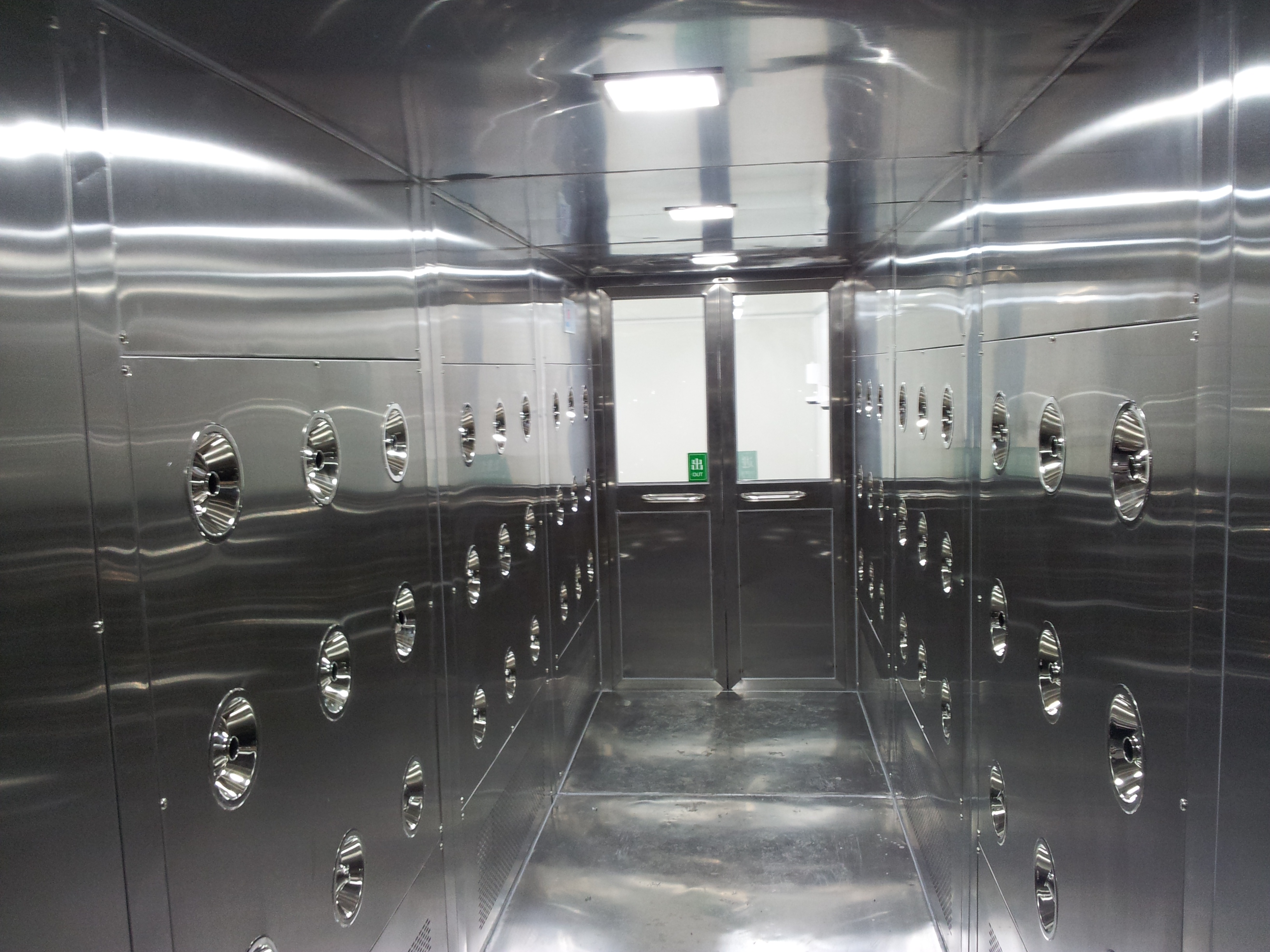 High quality after-sales service for installation of air purification equipment in the full steel plate paint baking air shower room