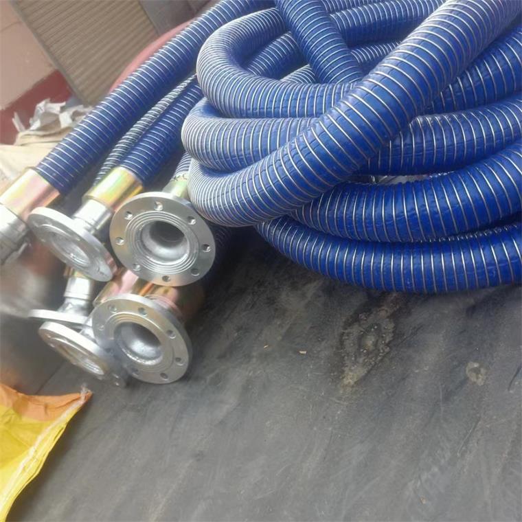 Yimao produces customized composite oil unloading hoses for ships. Stainless steel wire oil delivery hoses are pressure resistant and corrosion-resistant