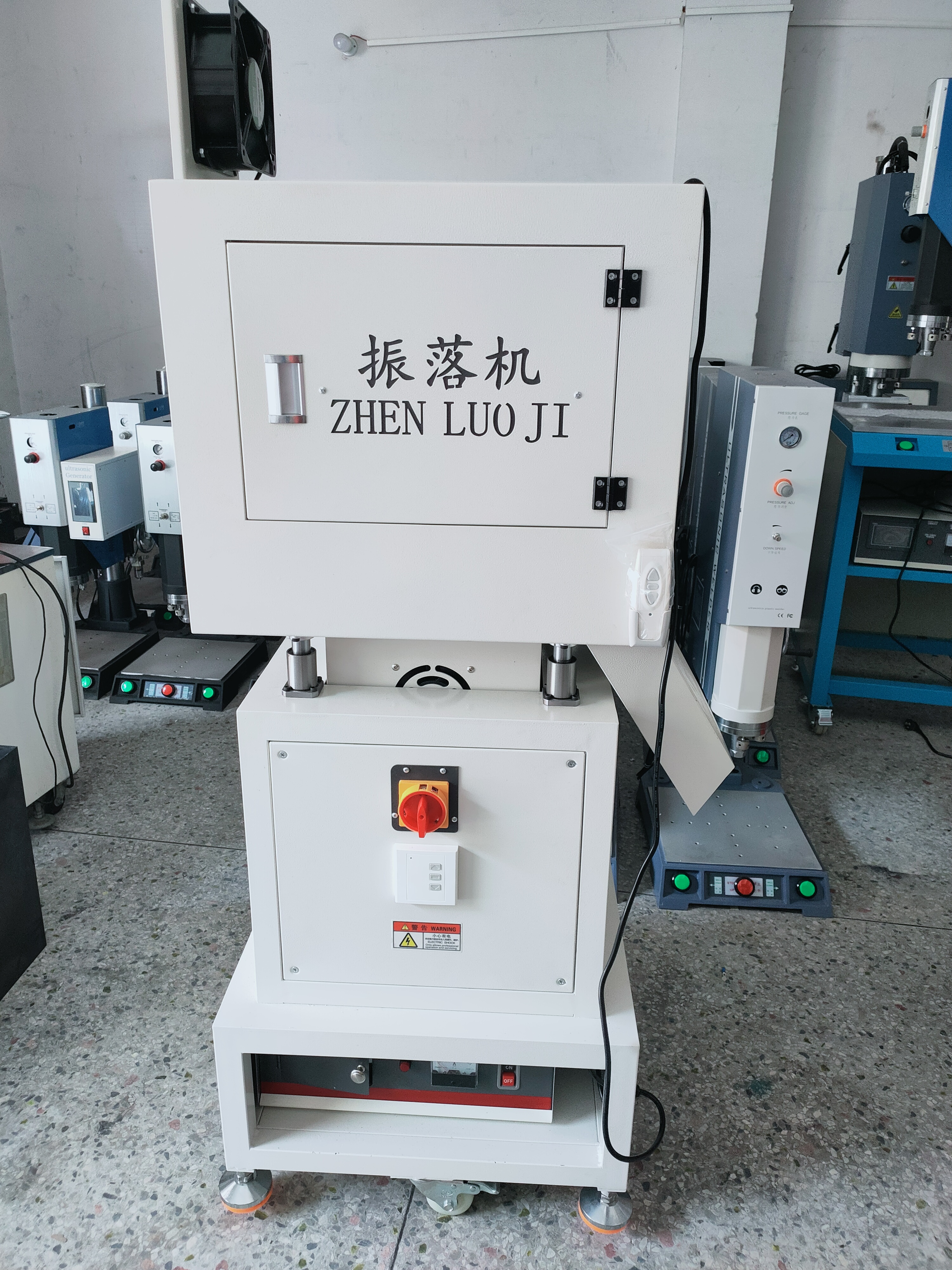 Injection molding machine plastic nozzle automatic vibration machine