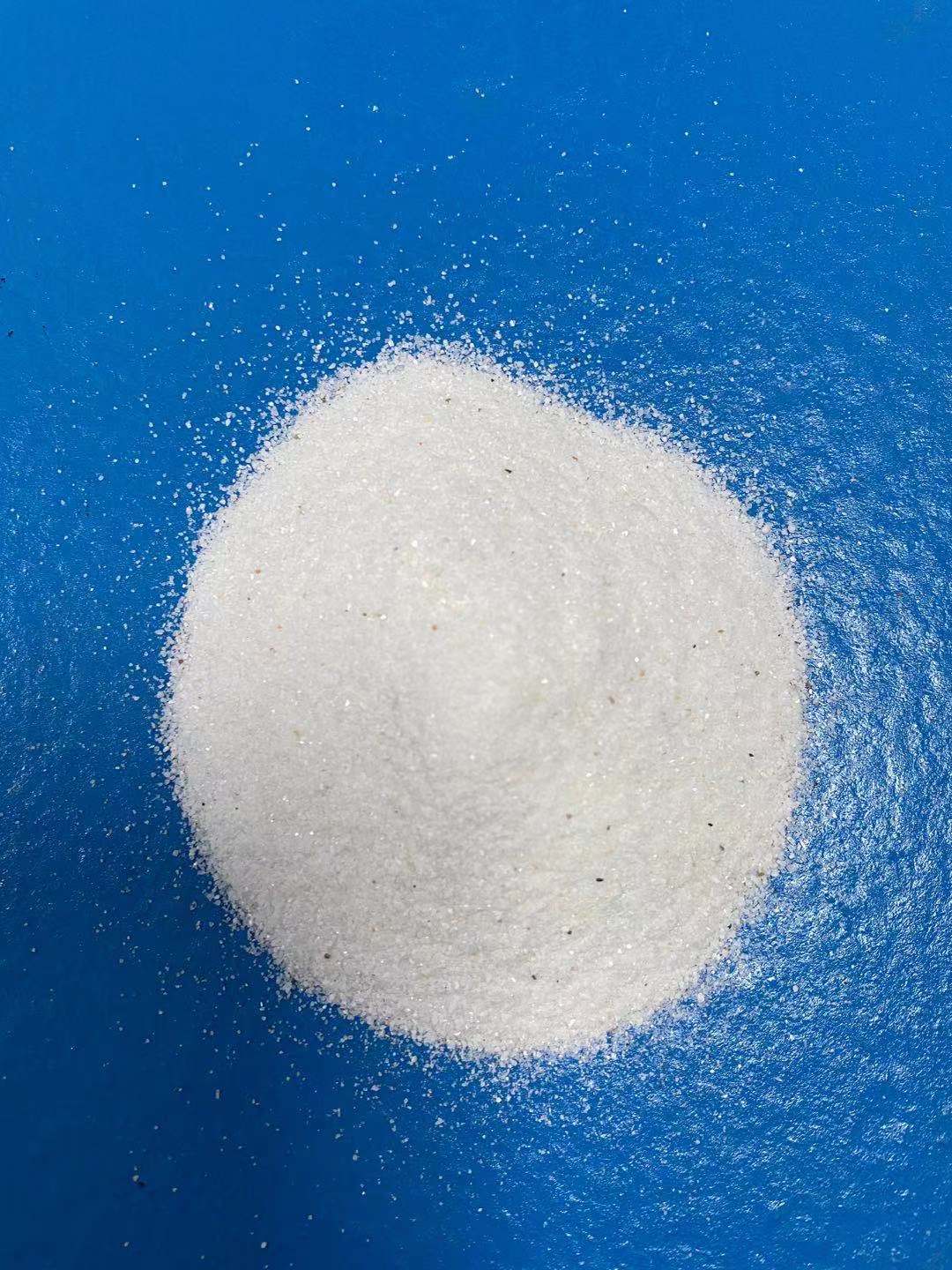 Hard solid manufacturer provides water treatment with white quartz sand filter material, cement self-leveling, intermediate coating, sand, and putty sand in the middle