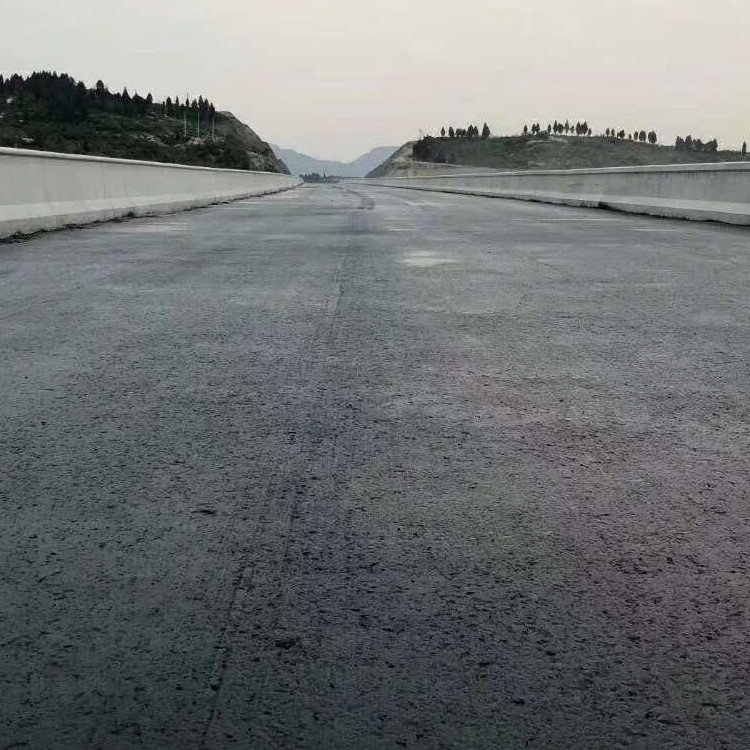 Excellent extensibility of polymer modified asphalt (PB II type) waterproof coating spraying construction for roads and bridges