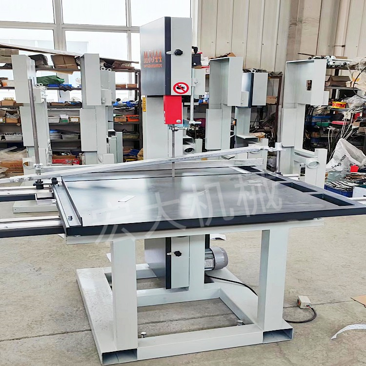 Woodworking band saw machine, straight line curve cutting of wood, macro vertical saw, sliding rail sliding table top modification