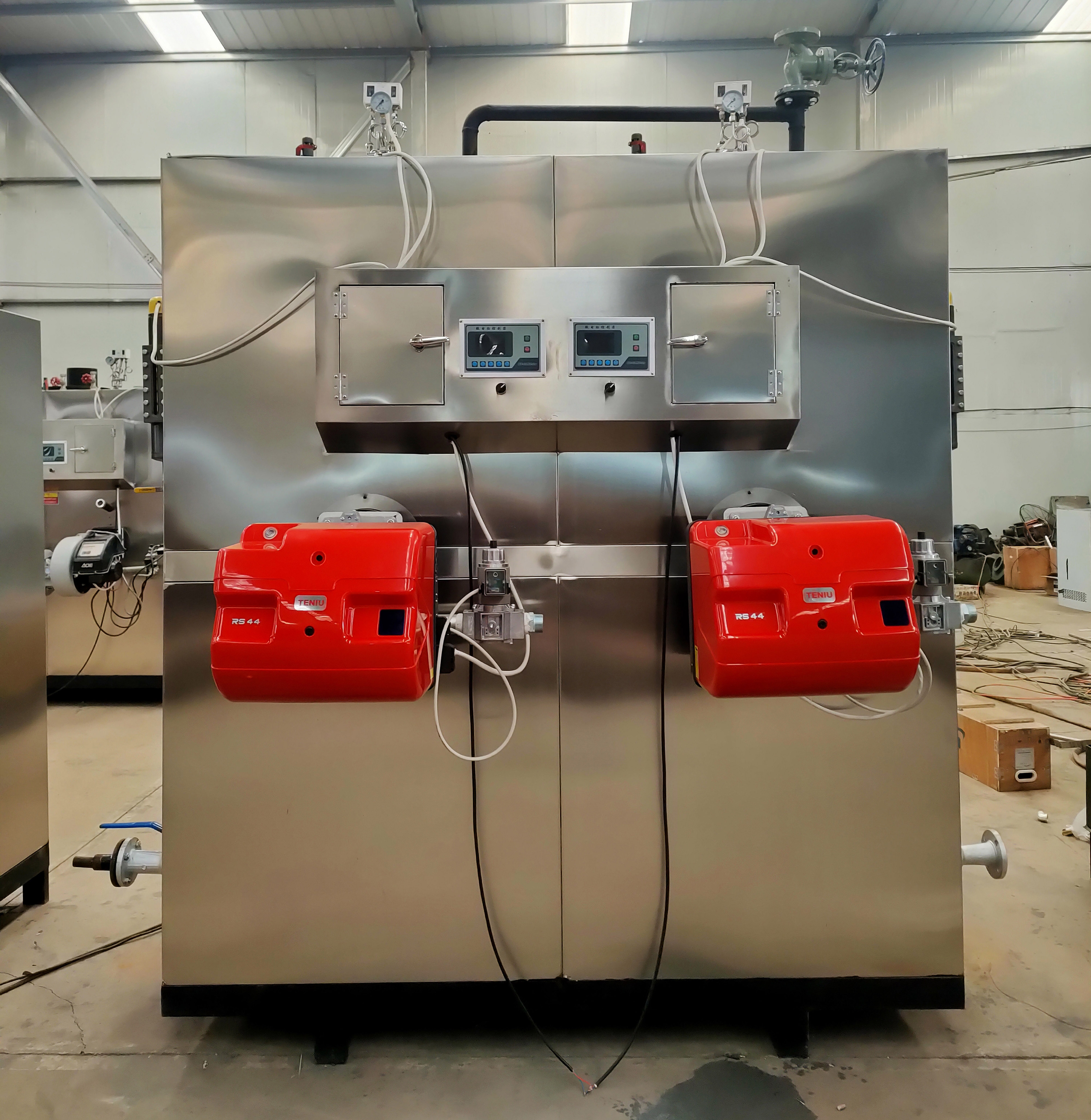 Dual 1 ton steam generator with dual controllers for single firing of natural gas, liquefied gas, and diesel