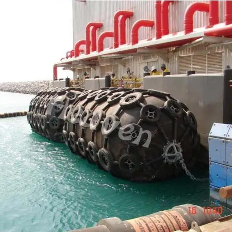 Floating berthing cushion, wear-resistant and corrosion-resistant rubber fender, with good protective performance and a lifespan of 15-20 years