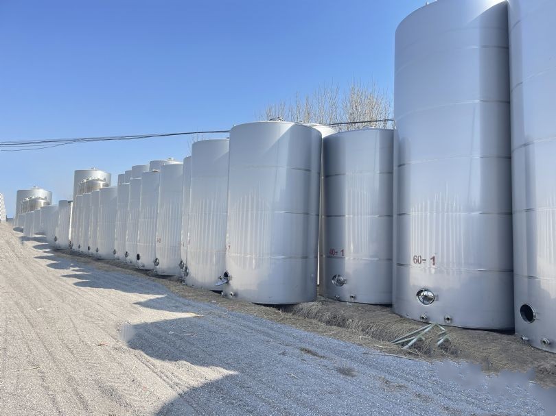 Sale of second-hand 50 cubic stainless steel pressure storage tanks with good sealing performance, spot method