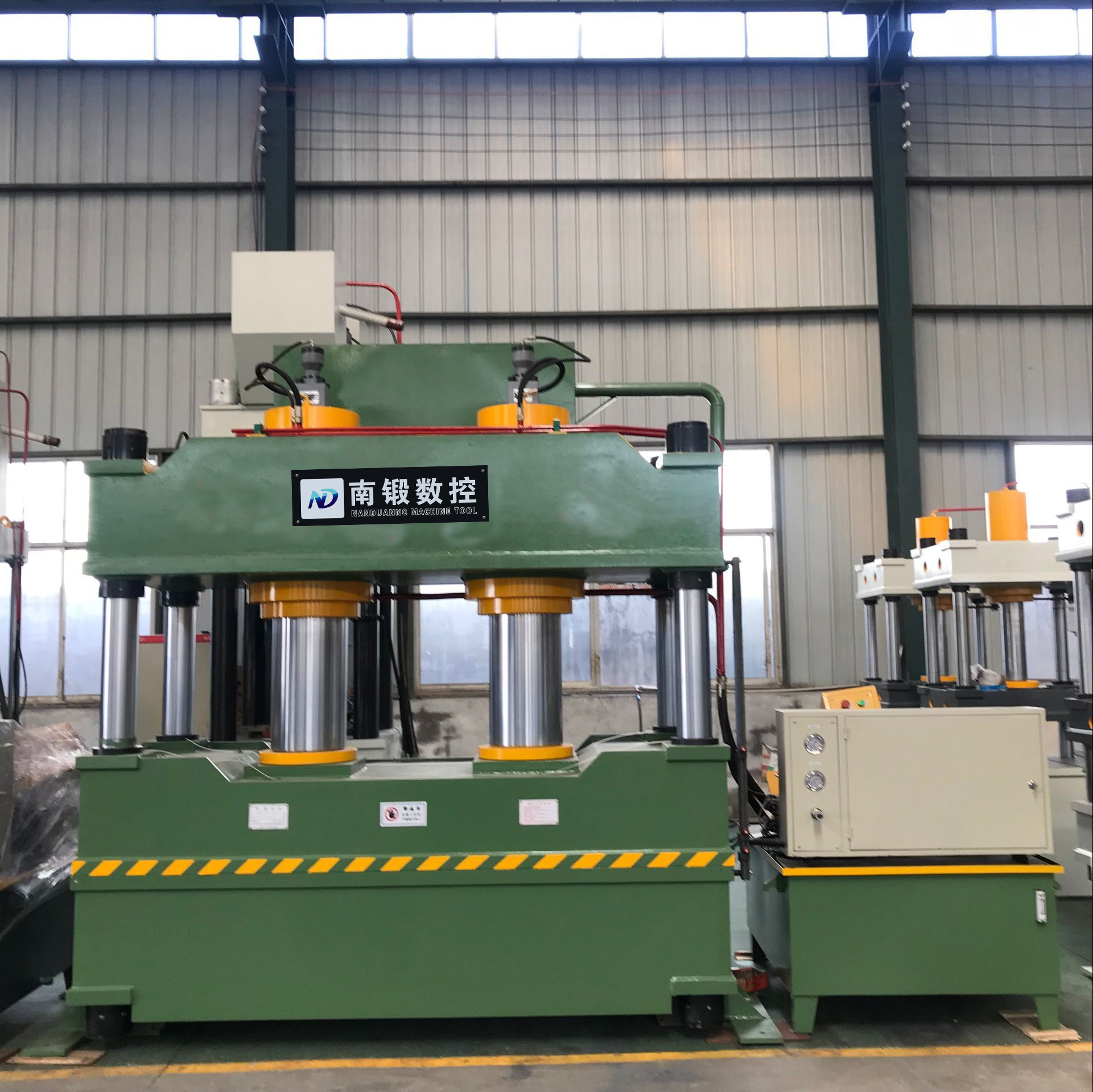 500T pickup truck tailbox cover plate forming hydraulic press 500T large tabletop sheet metal integrated forming hydraulic press customization