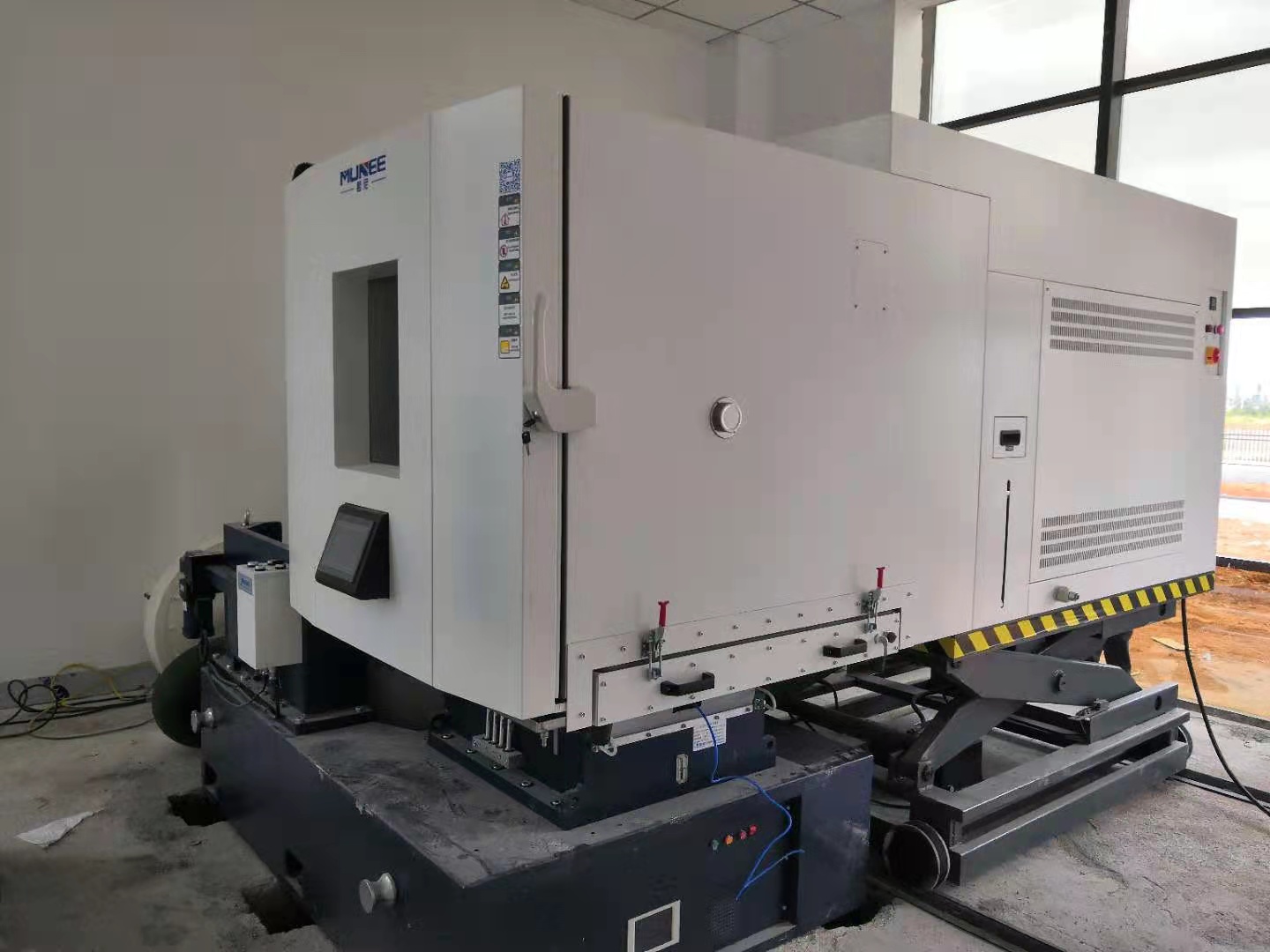 Three box cold and hot impact test chamber High and low temperature impact test chamber Temperature impact test machine