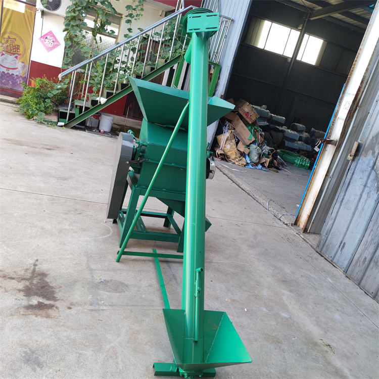 Small peanut press embryo machine Xinchen electric roller type bean flattener feed crusher