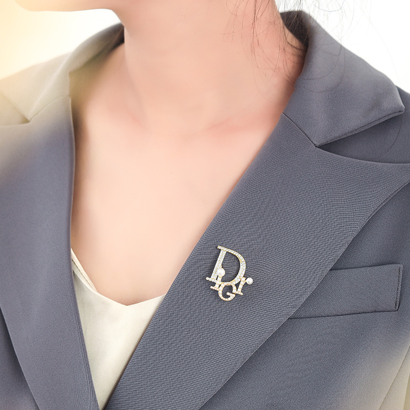 Private customized brooch to produce brooch manufacturer's tailored suit accessories