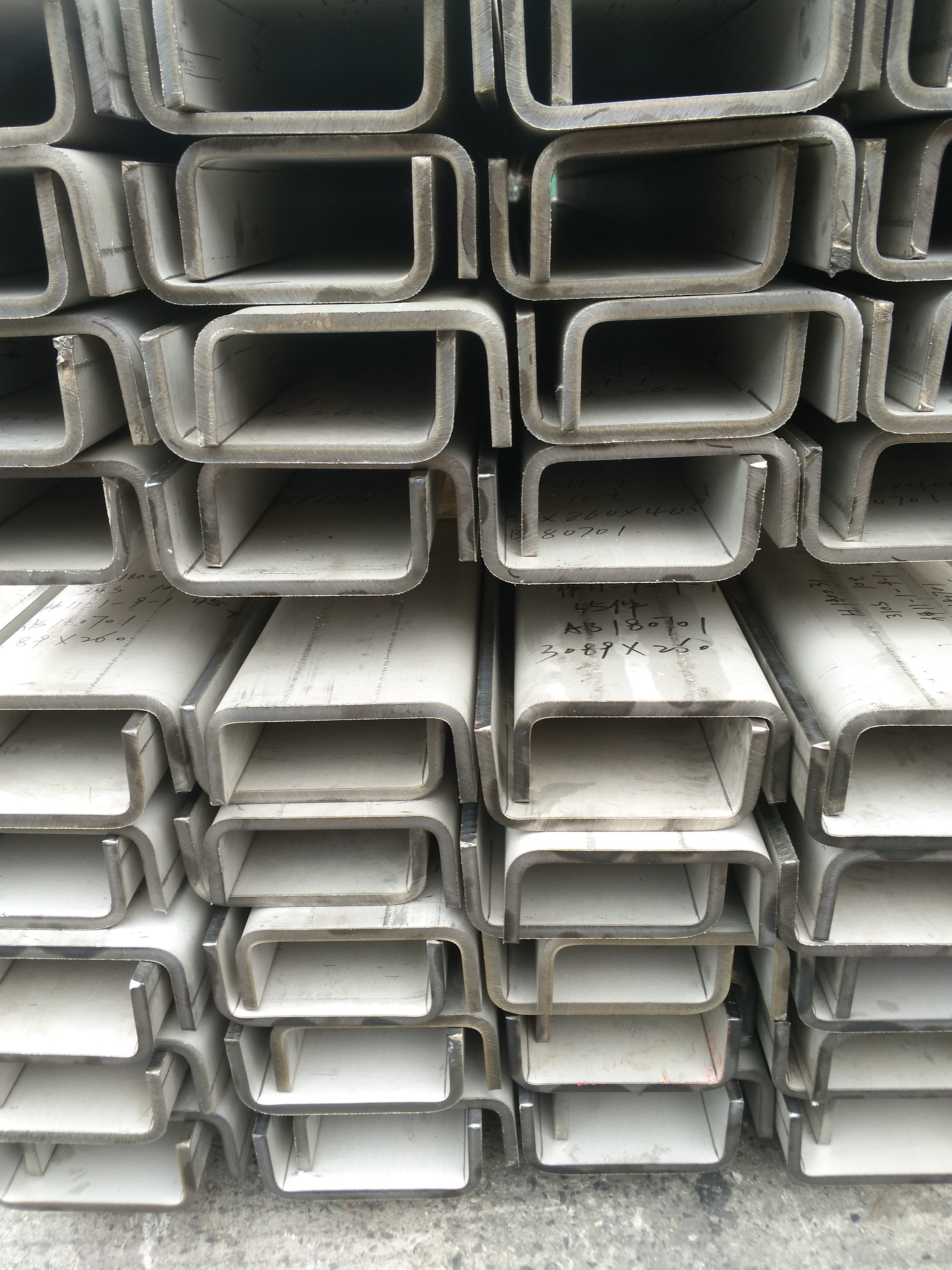 Stainless steel angle steel_ High quality stainless steel angle steel for construction_ Acid and alkali resistant 316L flat steel