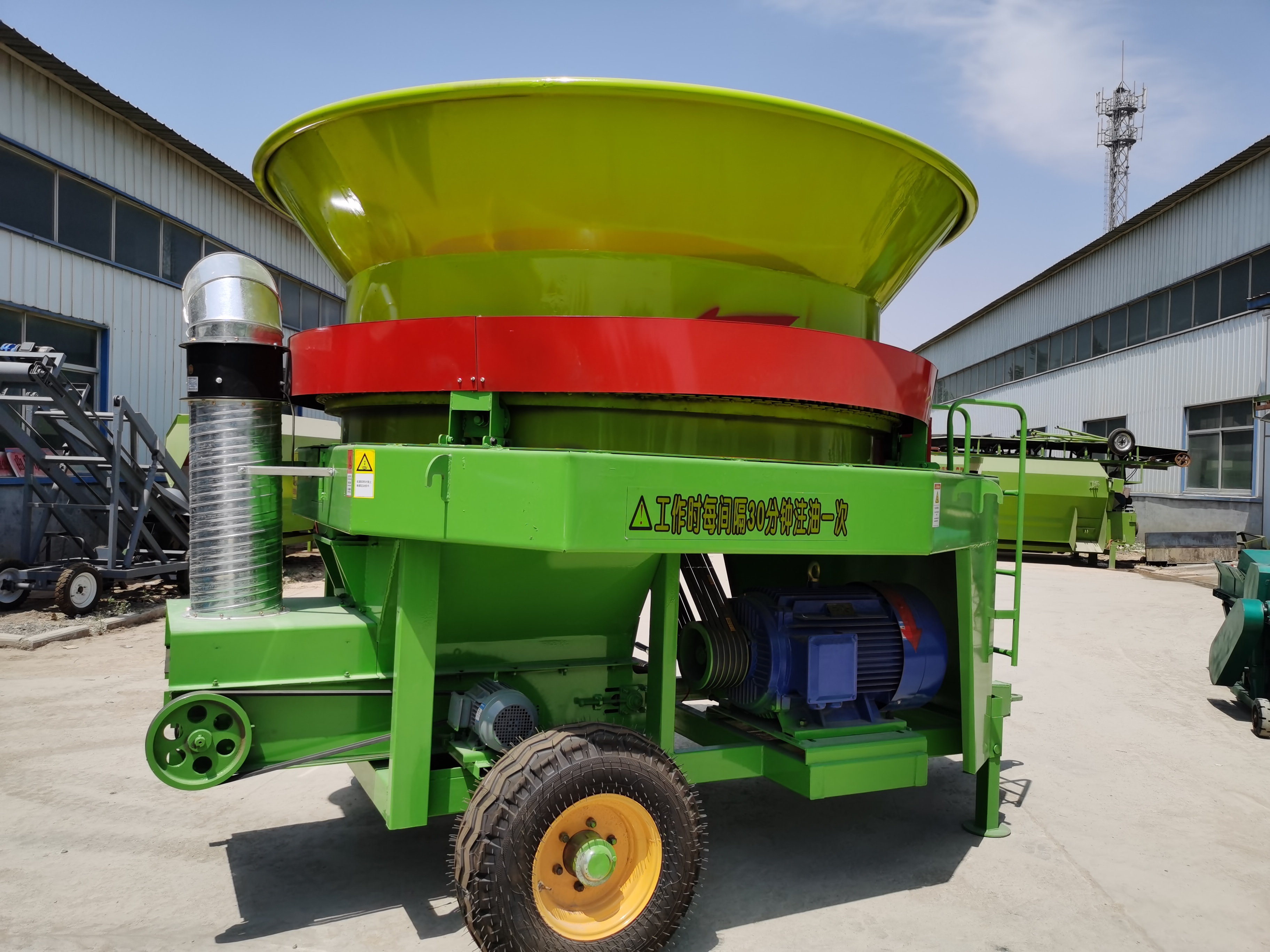 Lower discharge disc crusher straw crushing powder machine 130 type direct injection forage grass powder machine