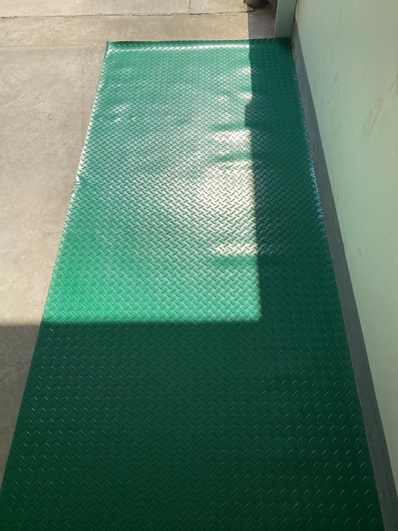 Thickened cow tendon anti slip pad, PVC waterproof and anti slip plastic floor mat, fully covered with floor glue in the entrance hall, corridor, staircase, etc