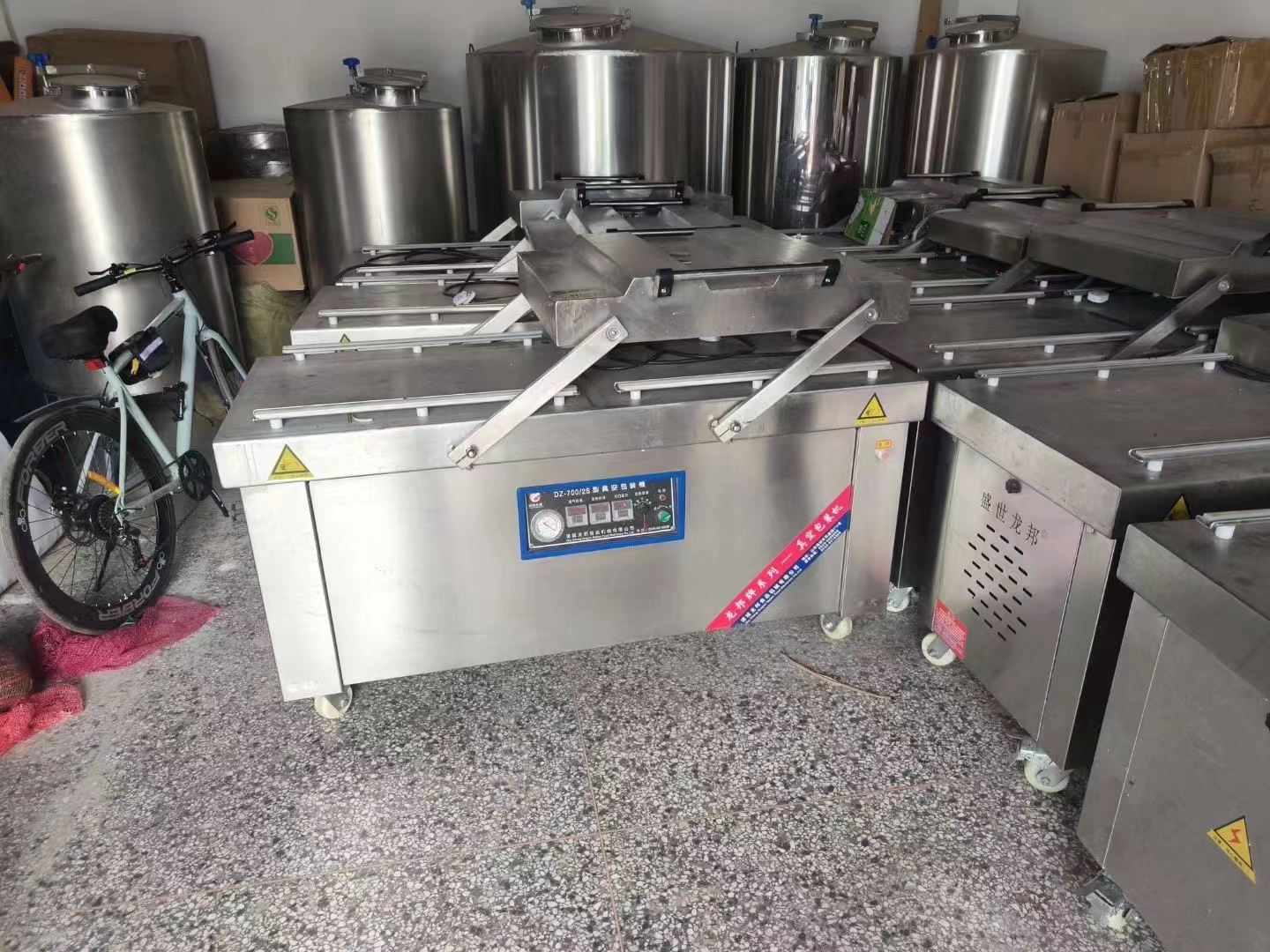 Dual chamber vacuum machine, vacuum sealing machine, commercial fully automatic evacuation machine, large packaging machine, dry and wet dual use in large factories