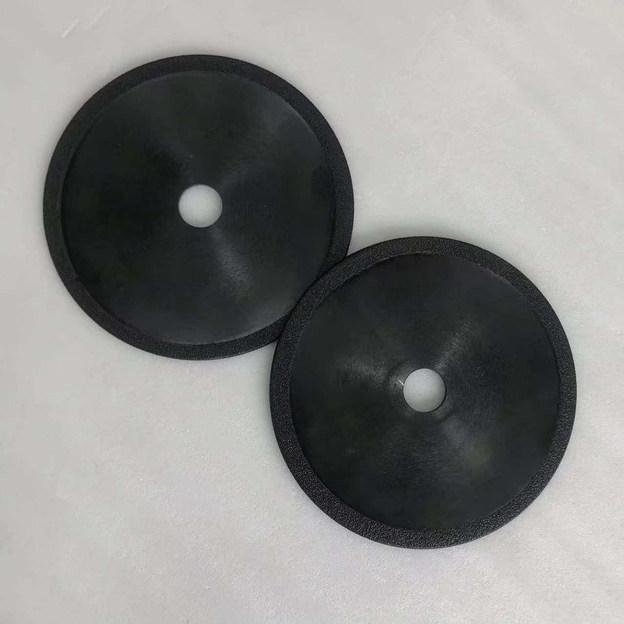 Ordered arrangement of diamond abrasives for special shaped grooves in processing cast iron plastic parts with brazed grinding wheels