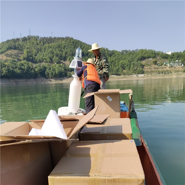 Detailed description of the 0.8m reservoir restricted navigation area marking with floating drums and offshore warning buoys